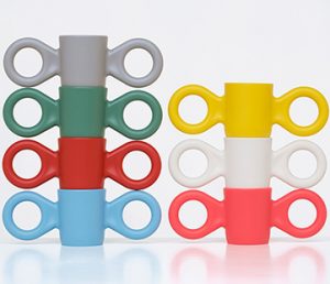 Richard Hutten, creatief directeur bij Gispen, in gesprek met de Volkskrant over zijn Dombo of Domoor drink beker voor kinderen. Dutch Design is door hem op de kaart gezet.