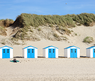 Holland Design & Gifts wenst iedereen veel plezier op een van onze stranden!